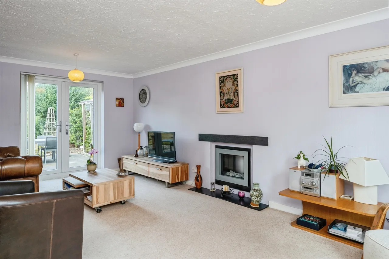 St. Peters Way, Mickle Trafford, CH2, photo 4