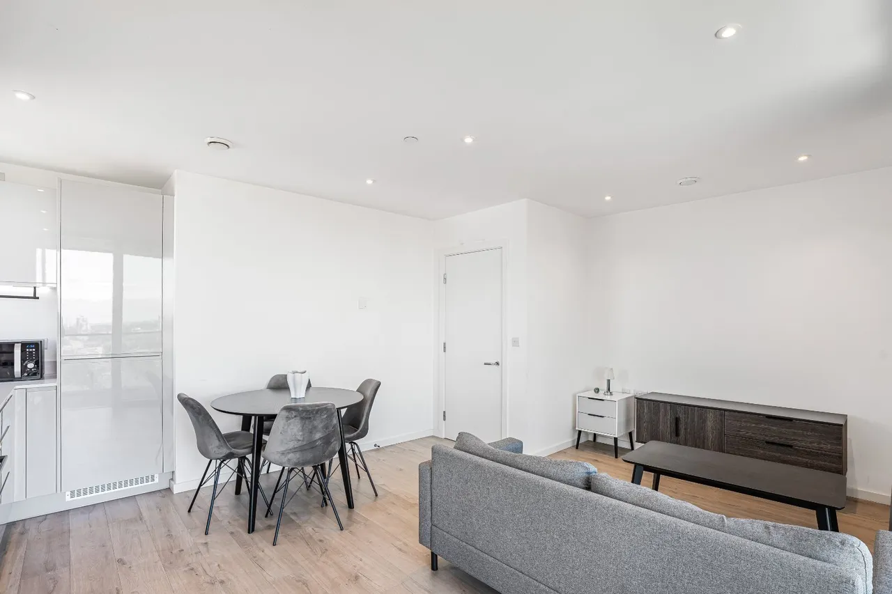 2 bed flat for sale, Corsican Square, London, E3