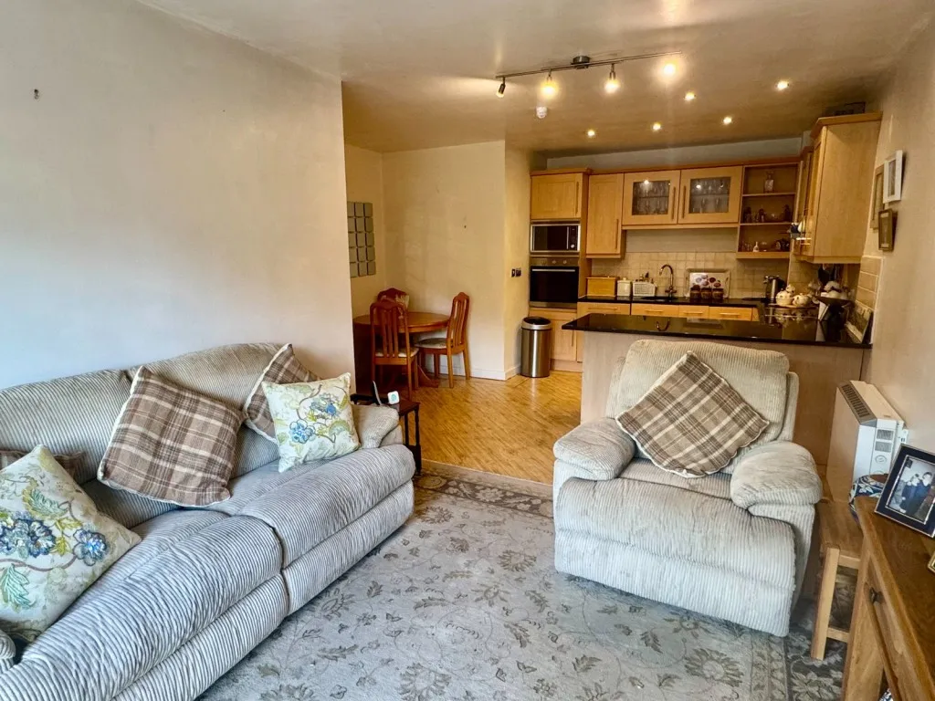 Deighton Road, LS22, photo 5