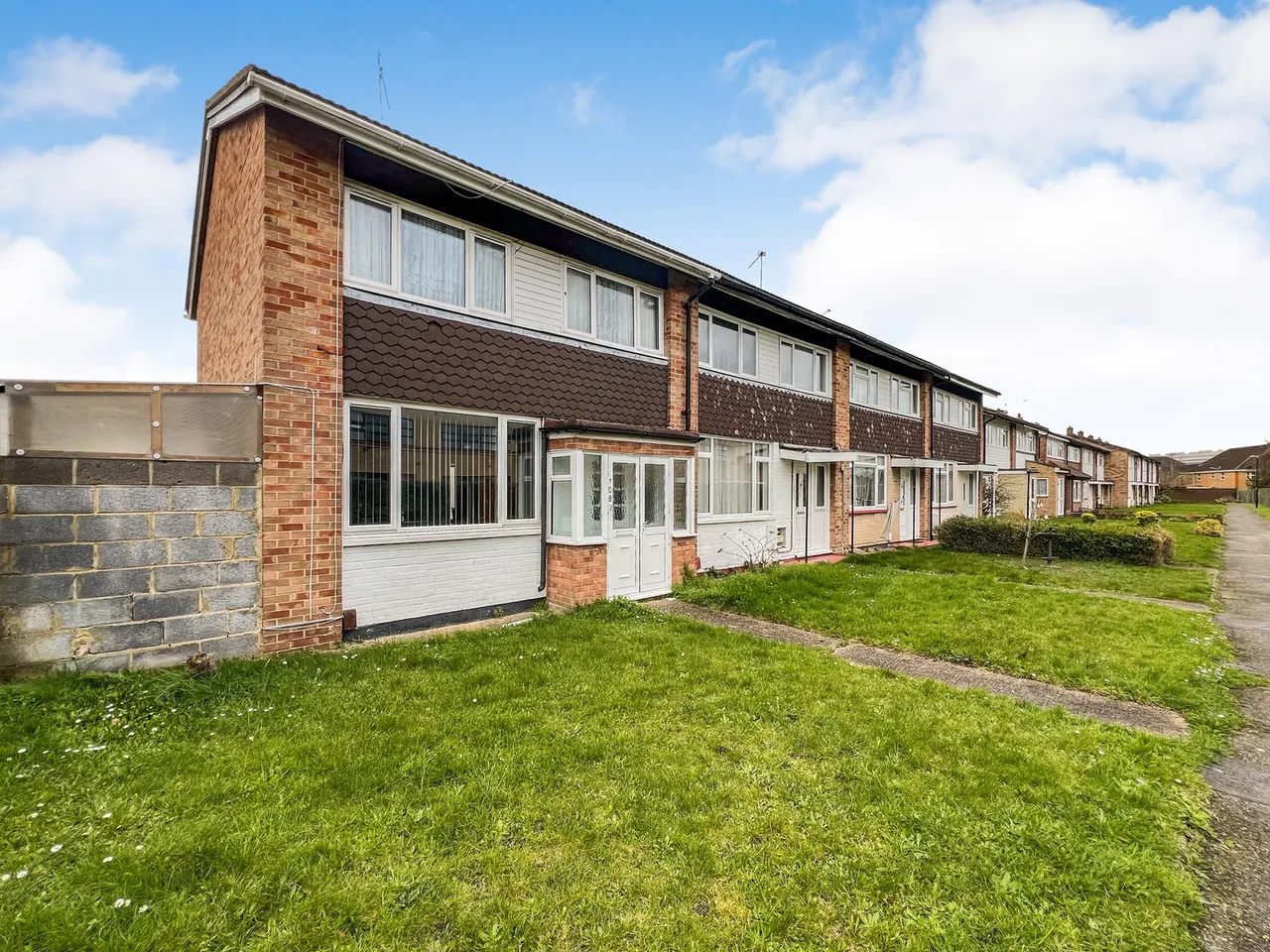3 bed house for sale — Parlaunt Road, Langley