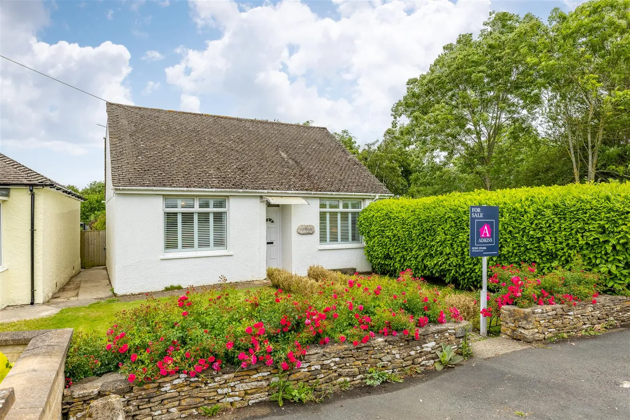 3 bed house for sale, Crudwell, Malmesbury, SN16