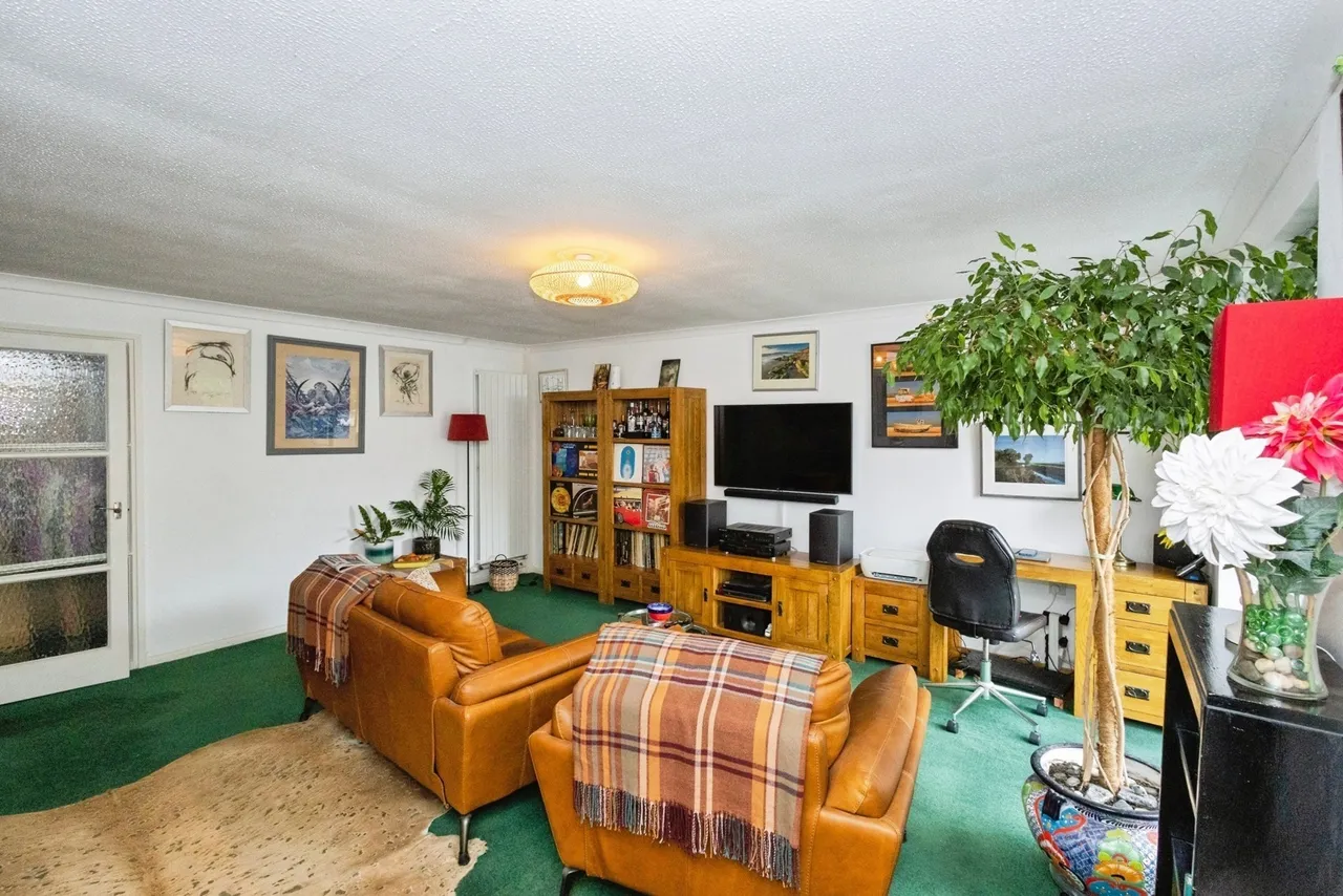 Selsey Close, Hayling Island, PO11, photo 4