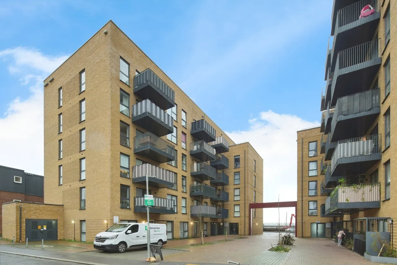 2 bed flat for sale, Clarendon Place, Portslade, BN41