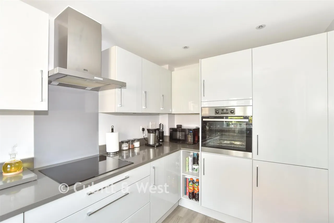 Town Wood Close, Lindfield, RH16, photo 6