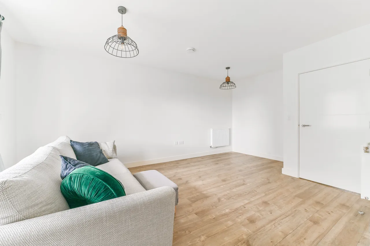 Flat 4, Lambourne House, Apple Yard, London, photo 9