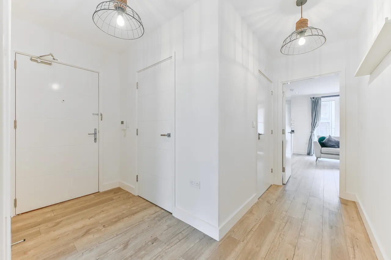 Flat 4, Lambourne House, Apple Yard, London, photo 12