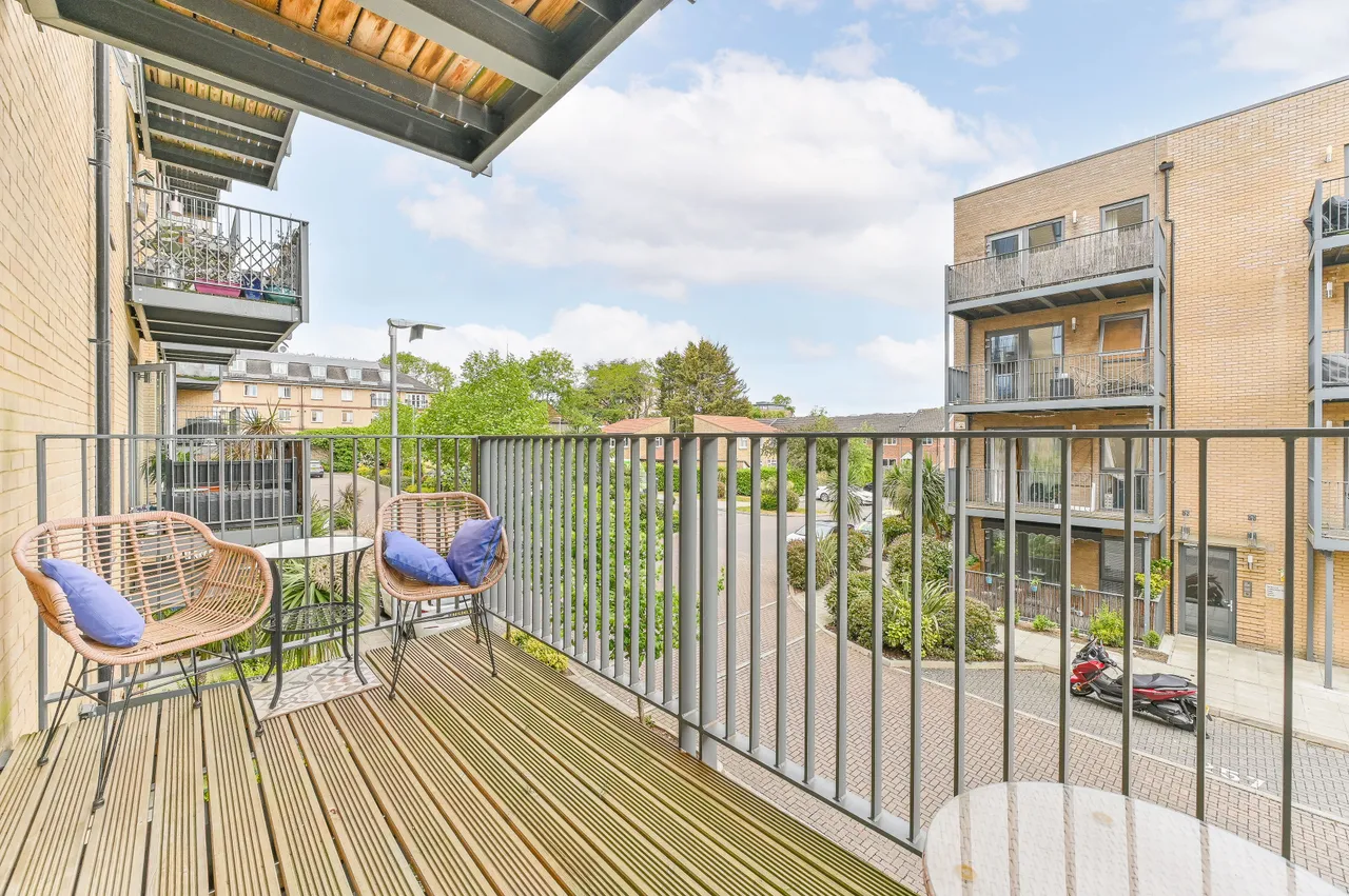 Flat 4, Lambourne House, Apple Yard, London, photo 3