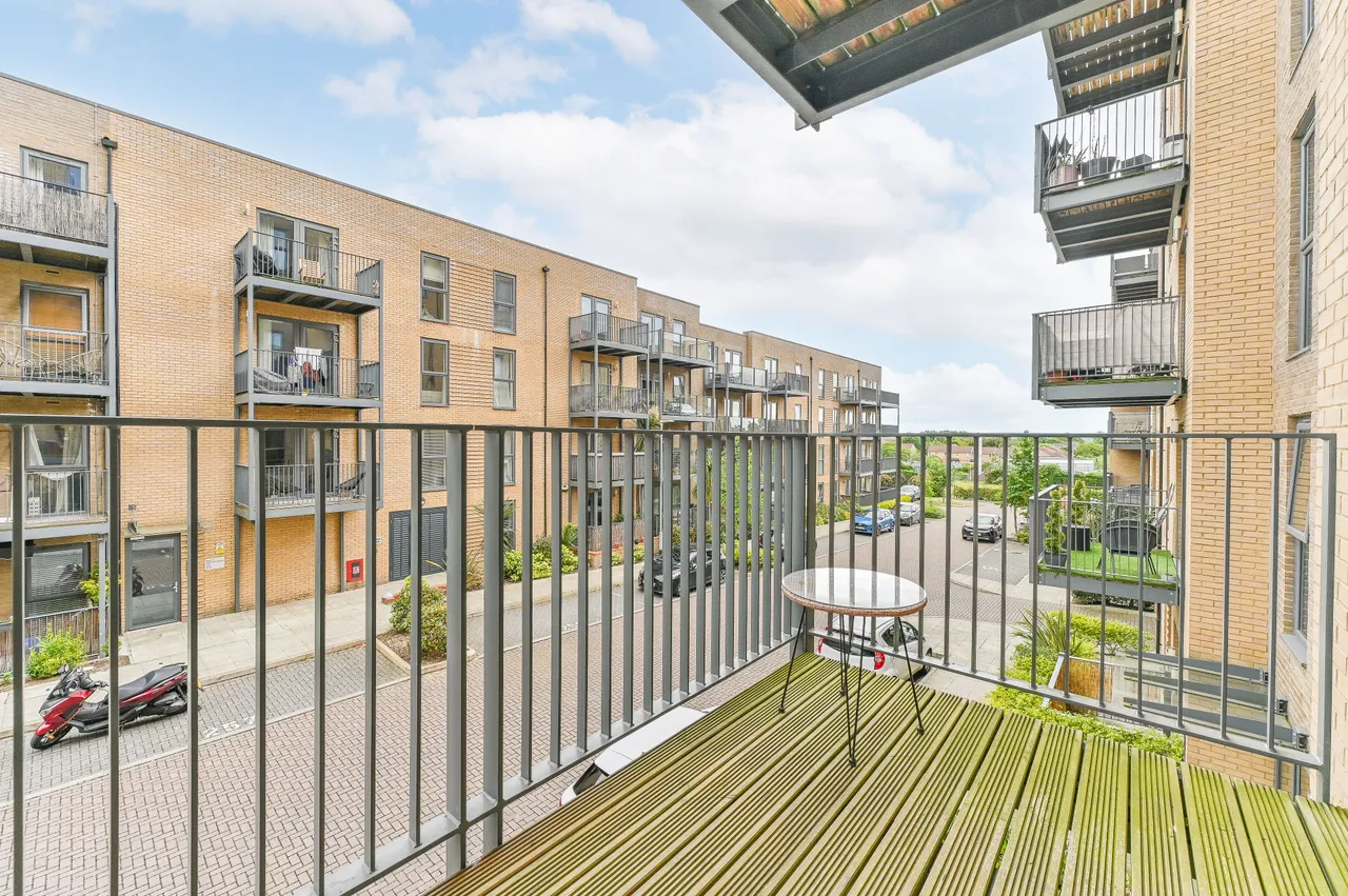 Flat 4, Lambourne House, Apple Yard, London, photo 11
