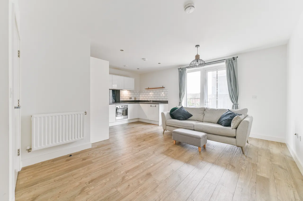 Flat 4, Lambourne House, Apple Yard, London, photo 2