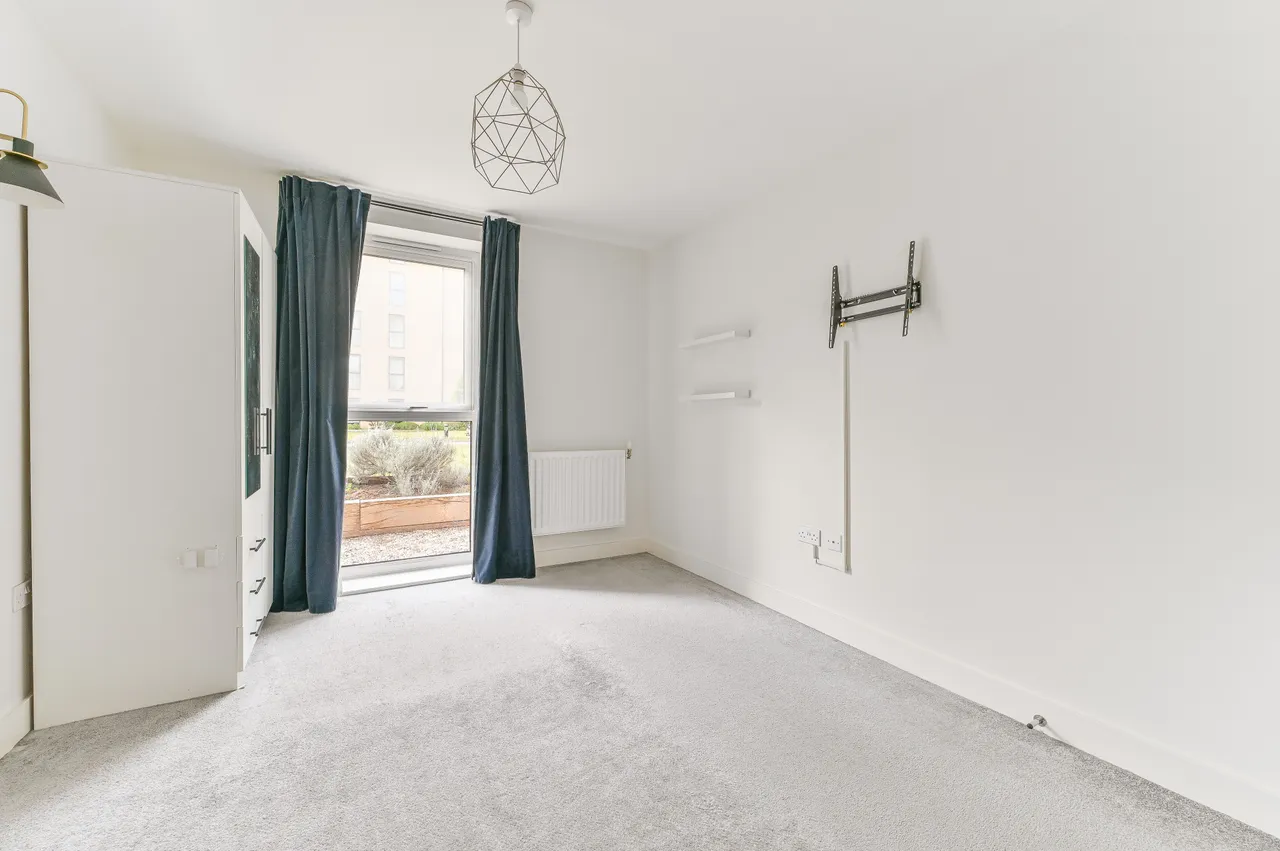 Flat 4, Lambourne House, Apple Yard, London, photo 8