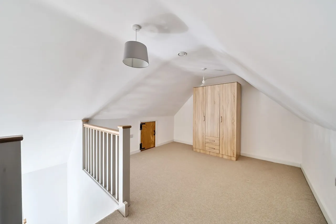 Silver Street, South Cerney, GL7, photo 5