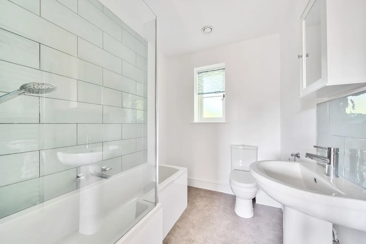 Silver Street, South Cerney, GL7, photo 8
