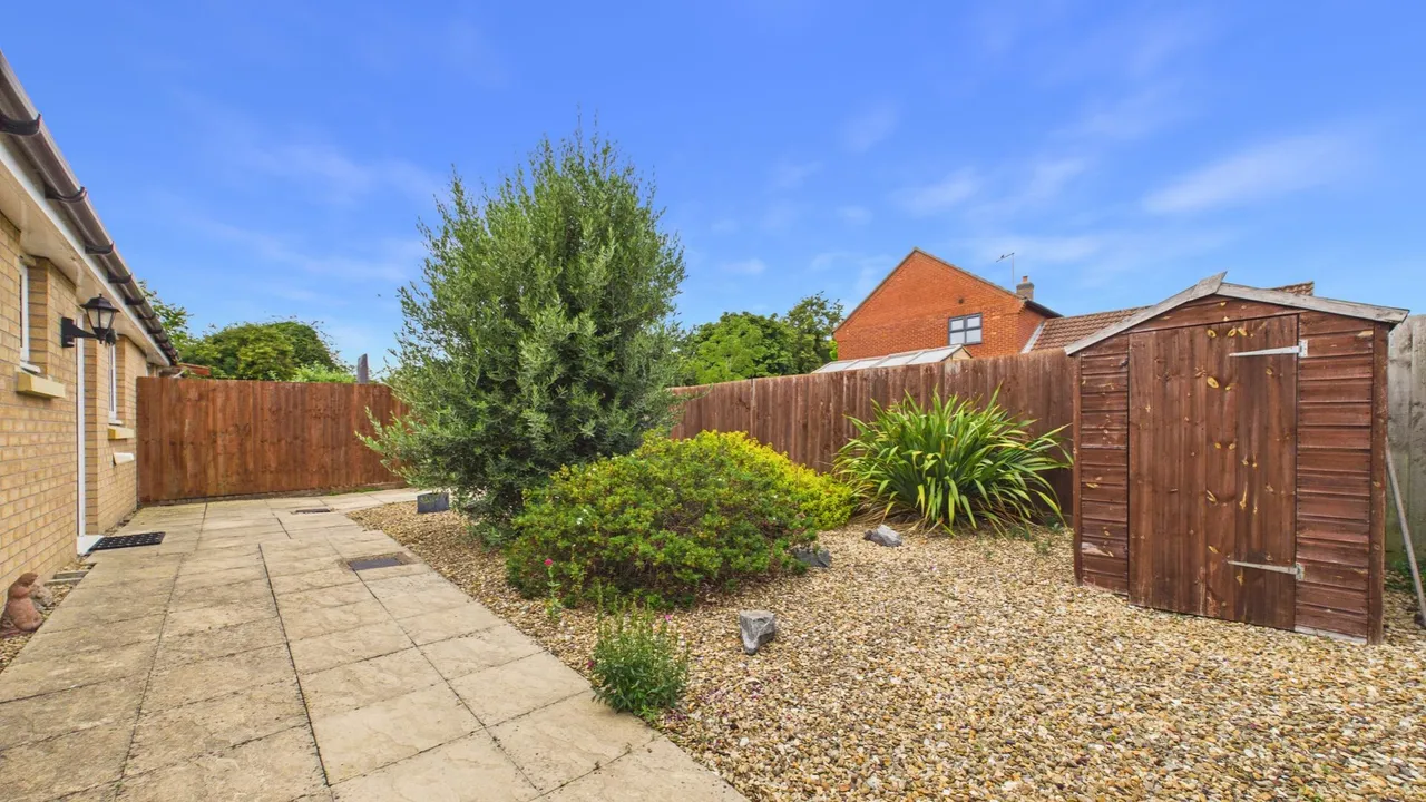 Mayfield Gardens, BASTON, MARKET DEEPING, PE6, photo 13