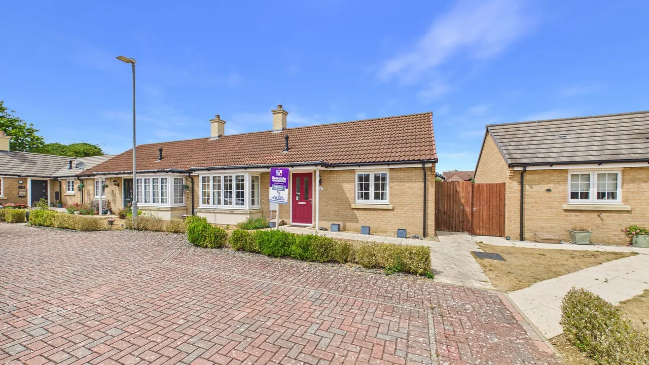 2 bed house for sale — Mayfield Gardens, BASTON, MARKET DEEPING, PE6
