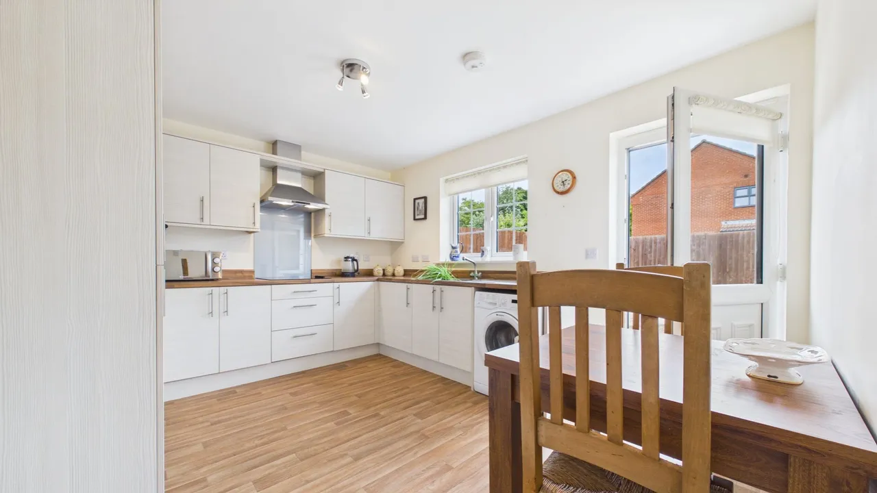 Mayfield Gardens, BASTON, MARKET DEEPING, PE6, photo 3