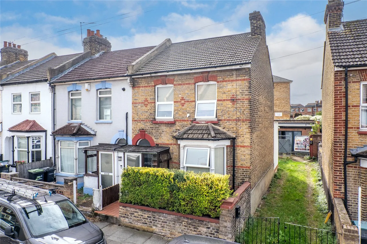 2 bed house for sale, Salisbury Road, Gravesend, DA11