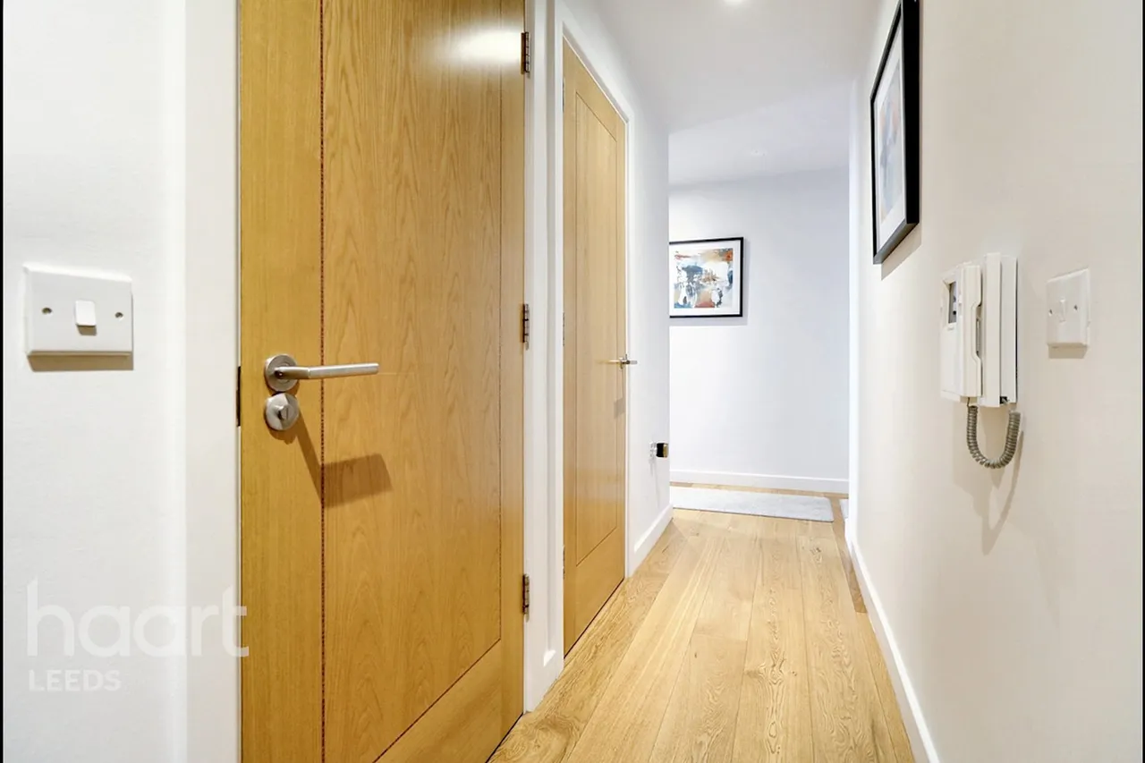 Wharf Approach, Leeds, LS1, photo 13