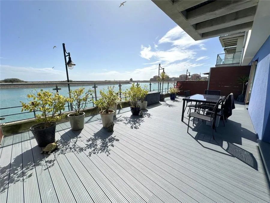 1 bed flat for sale, Midway Quay, Eastbourne, BN23