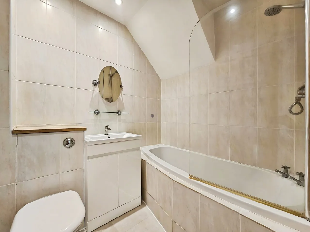 Avenue Road, Staines-upon-Thames, TW18, photo 11