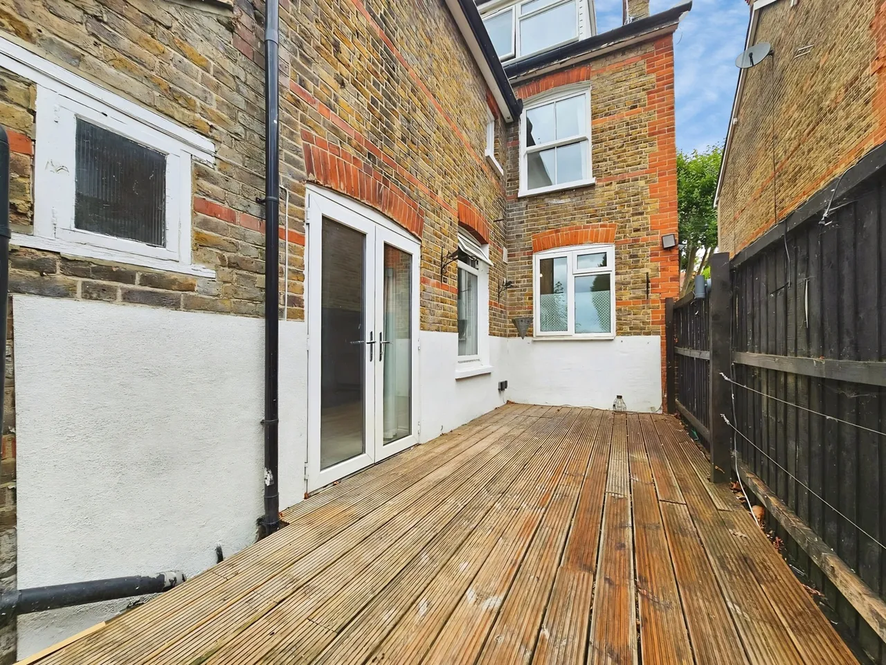 Avenue Road, Staines-upon-Thames, TW18, photo 6