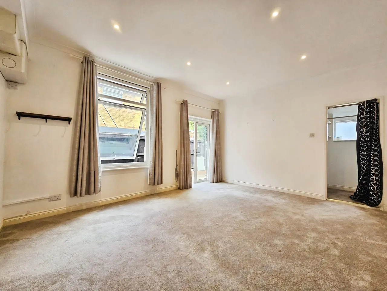 Avenue Road, Staines-upon-Thames, TW18, photo 8