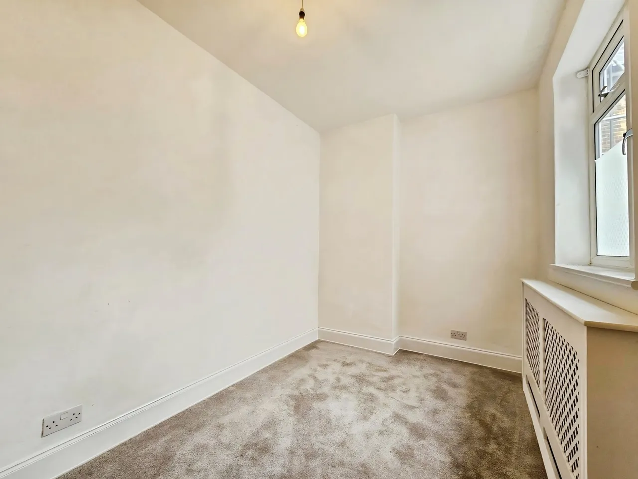 Avenue Road, Staines-upon-Thames, TW18, photo 10