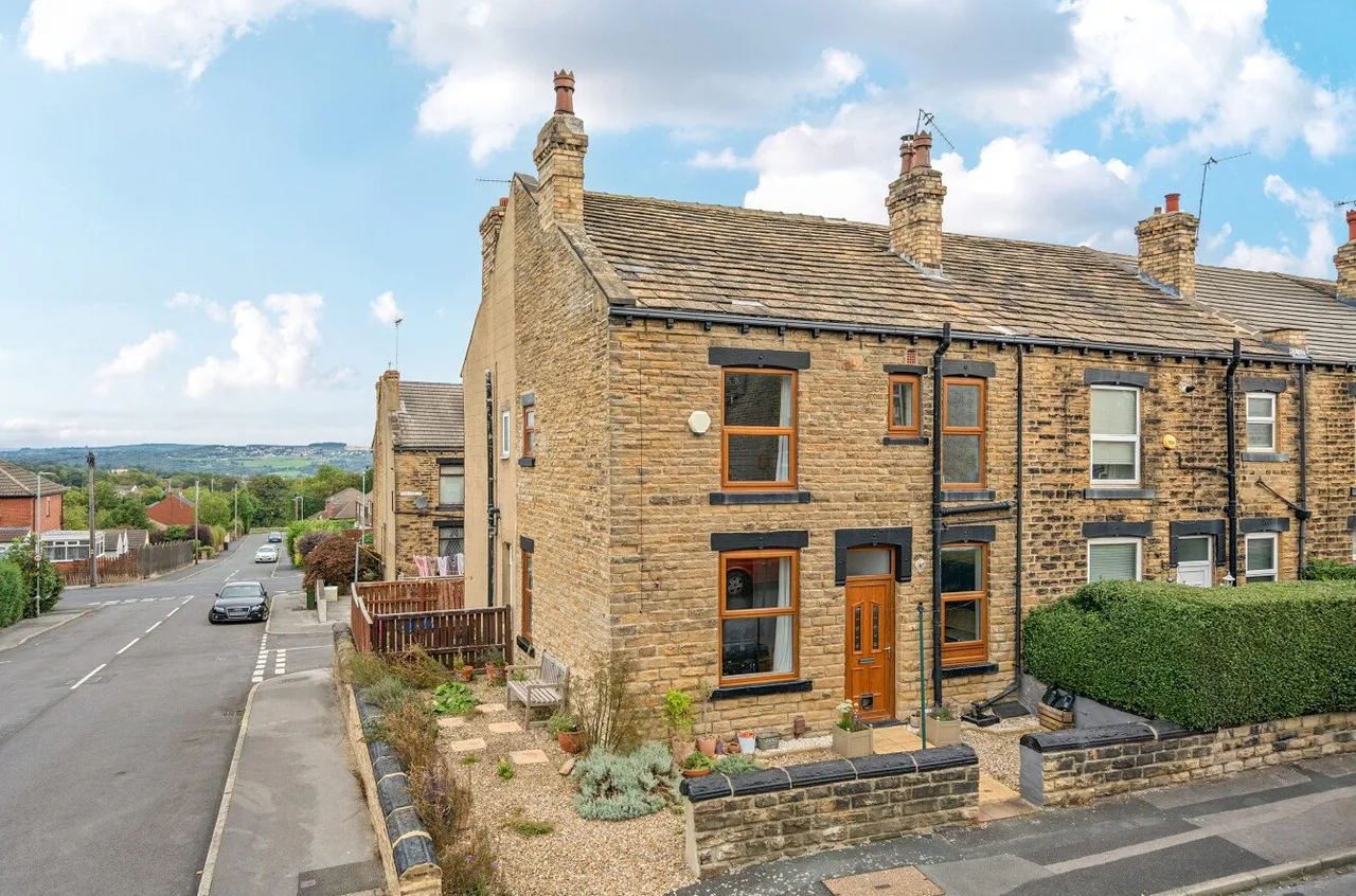2 bed house for sale, Pembroke Road, Pudsey, LS28