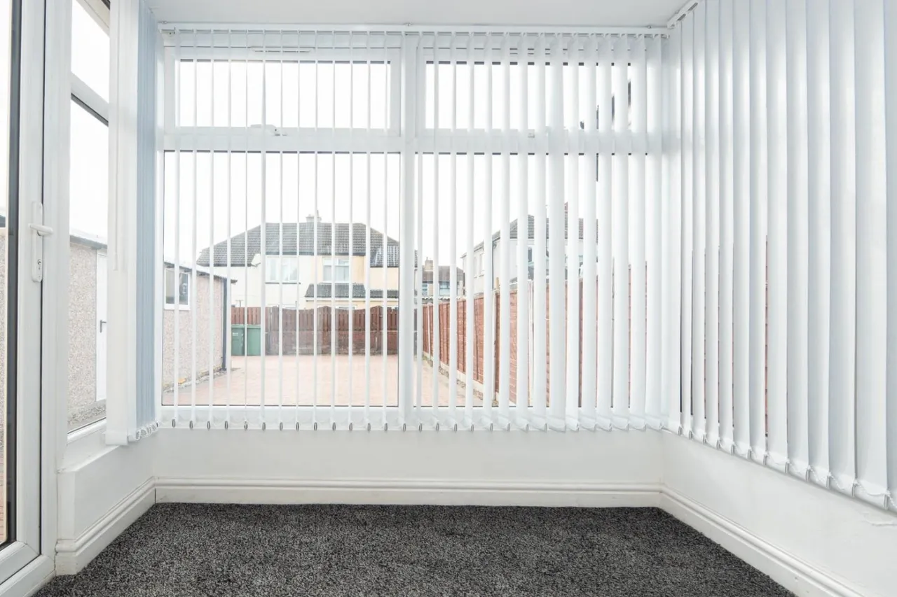 Bradford Road, LS28, photo 4