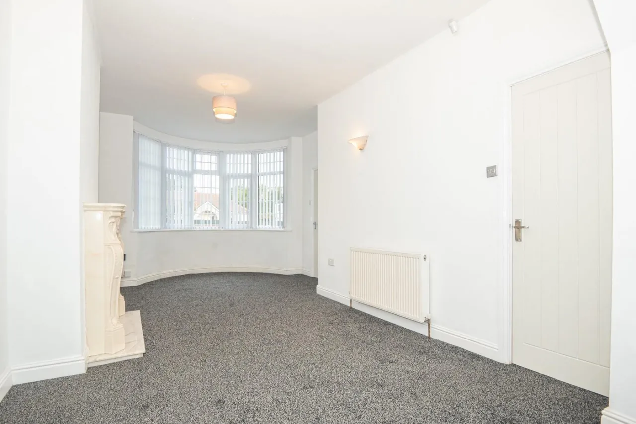 Bradford Road, LS28, photo 5