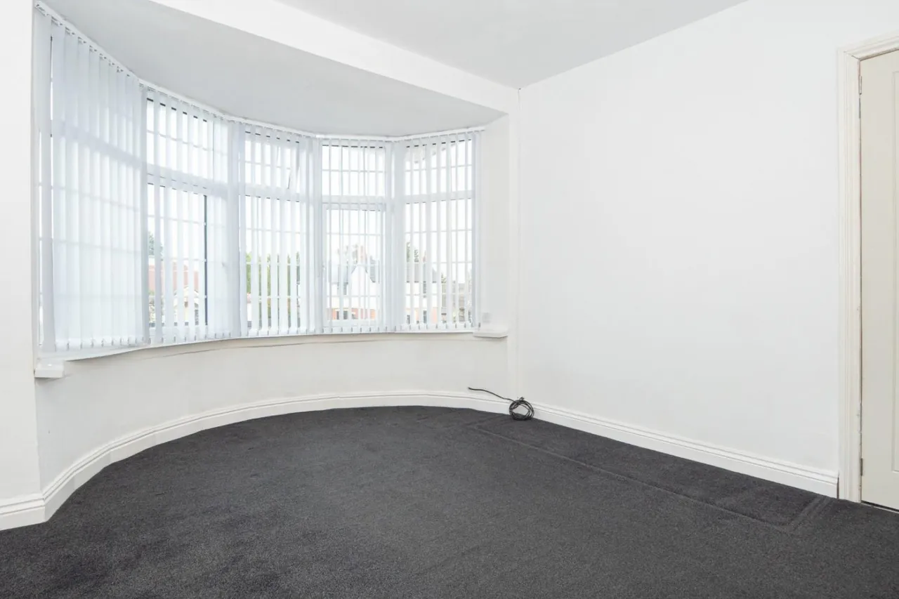 Bradford Road, LS28, photo 11