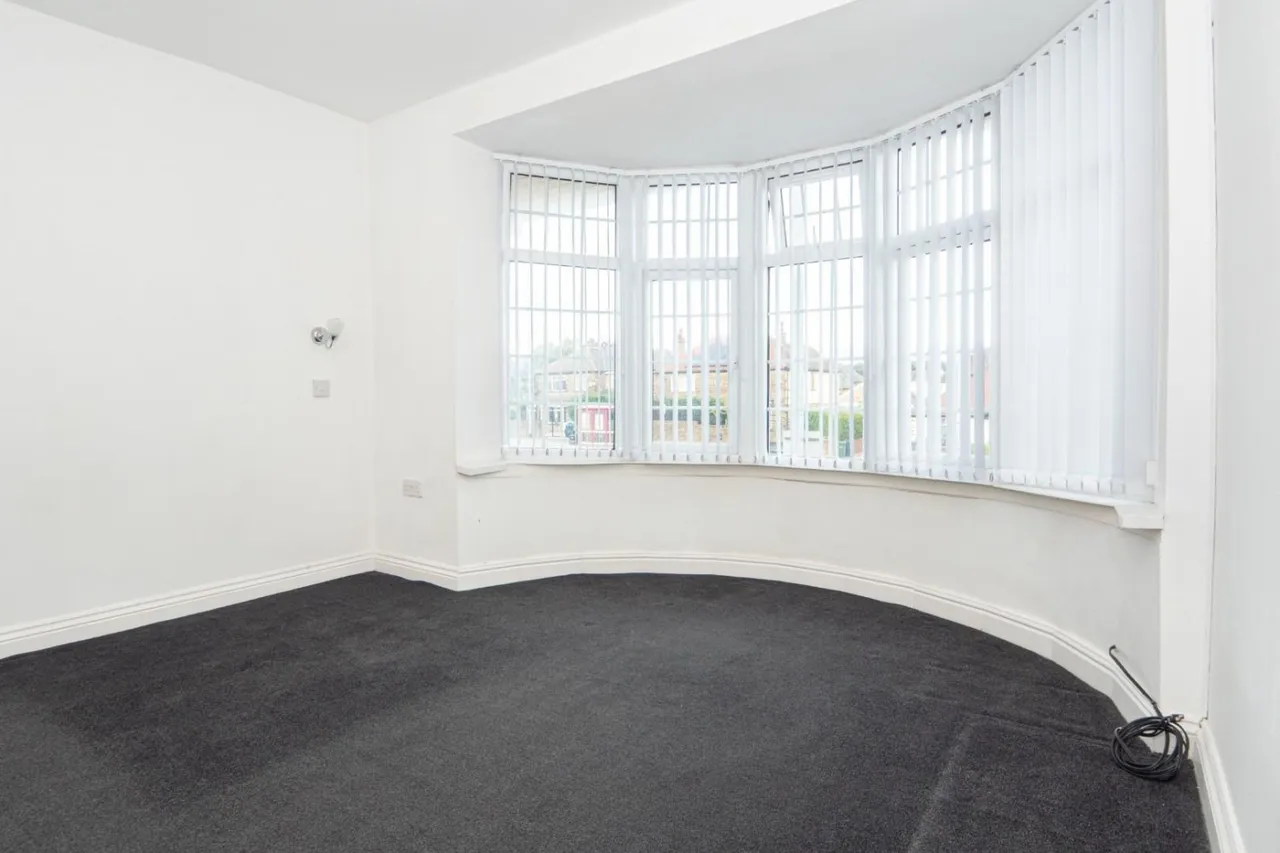 Bradford Road, LS28, photo 10