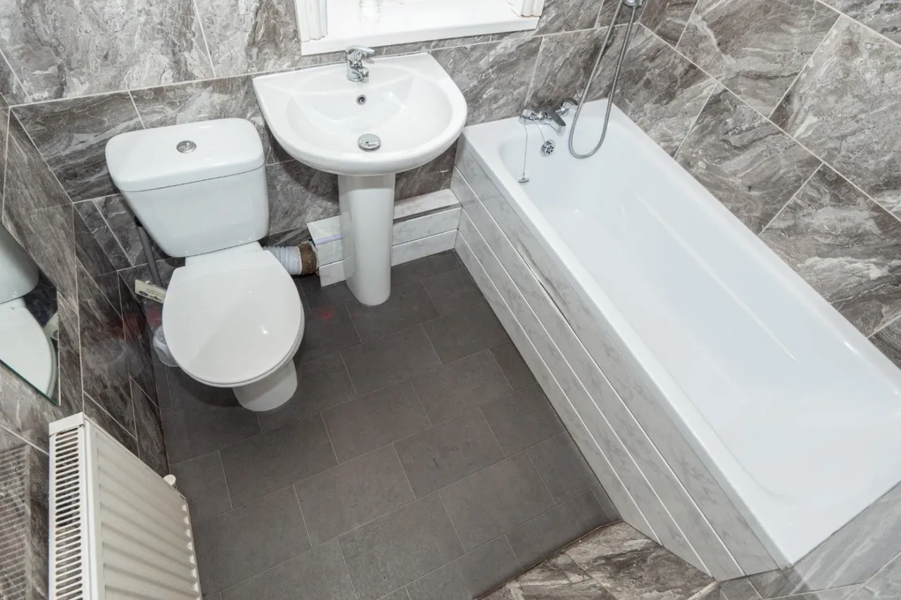 Bradford Road, LS28, photo 20