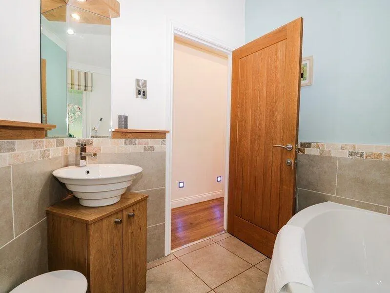 Grange-over-sands, LA11, photo 17