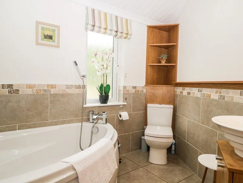 Grange-over-sands, LA11, photo 16