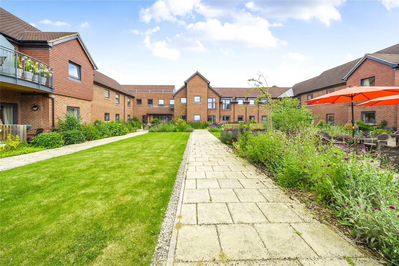 St. Giles Mews, Stony Stratford, MK11, photo 9