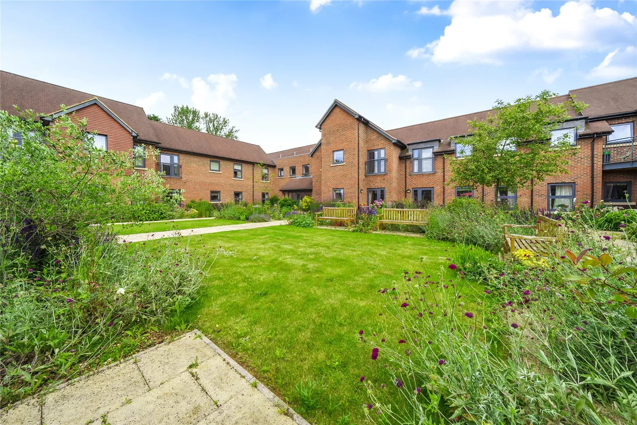 St. Giles Mews, Stony Stratford, MK11, photo 2