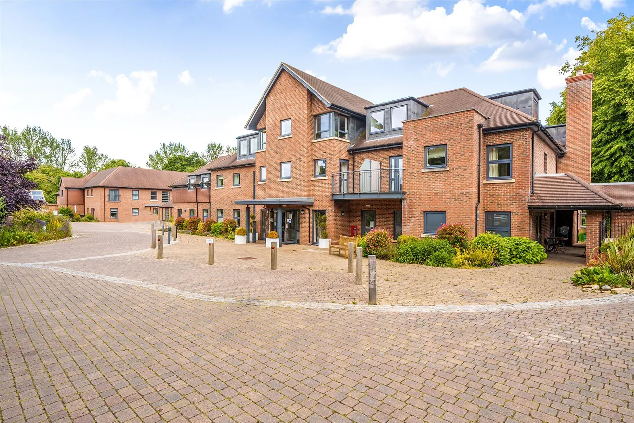 1 bed flat for sale, St. Giles Mews, Stony Stratford, MK11