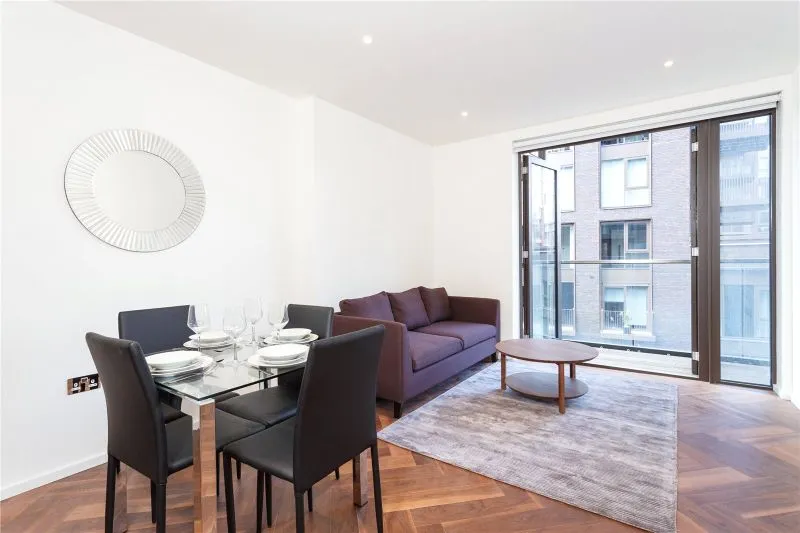 2 bed flat to rent, Embassy Gardens, London, SW11
