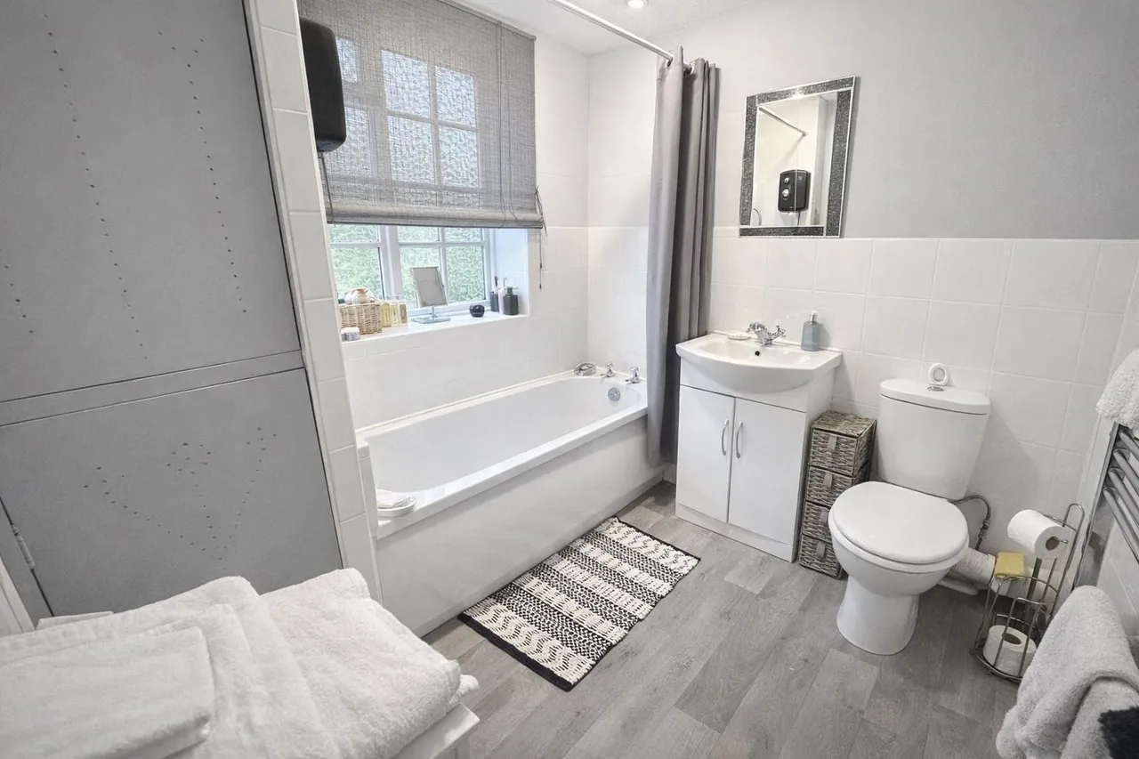 Irlam Road, Sale, M33, photo 5