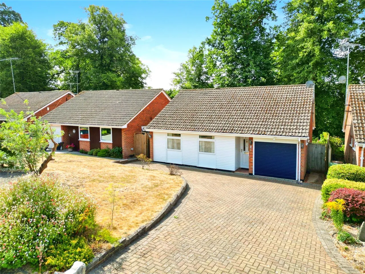 2 bed house for sale — Mulberry Close, Crowthorne, Berkshire, RG45 7LG