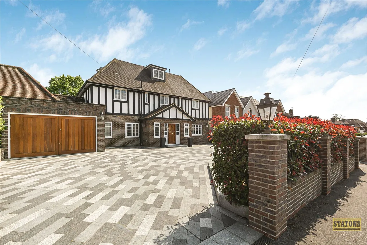 5 bed house for sale — Brookmans Avenue, Brookmans Park, Hertfordshire, AL9 7QJ