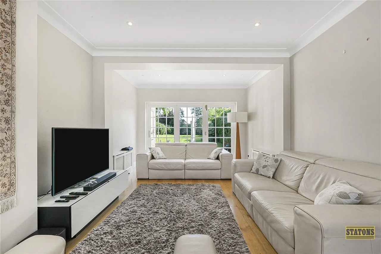 Brookmans Avenue, Brookmans Park, Hertfordshire, AL9 7QJ, photo 6