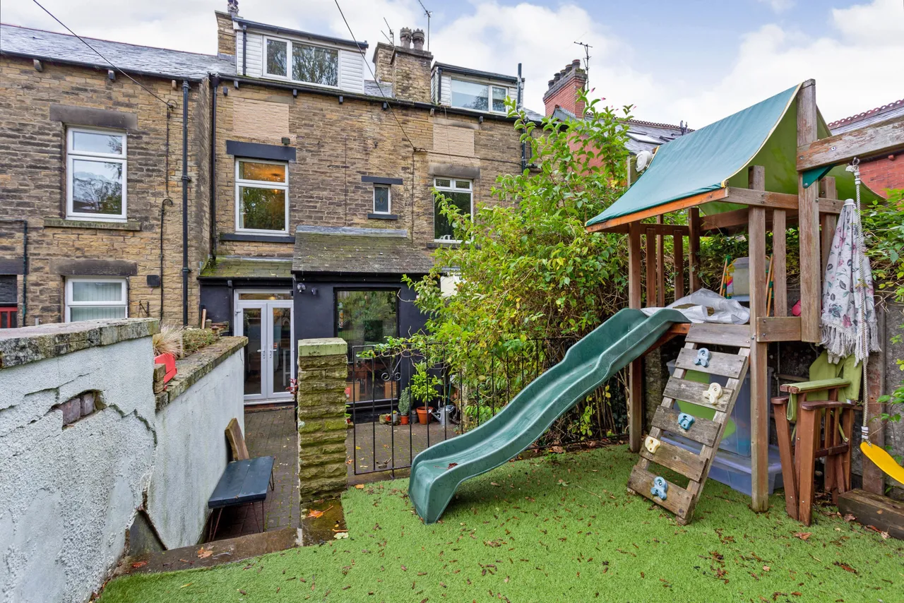 Mossley Road, Grasscroft Saddleworth, OL4, photo 17