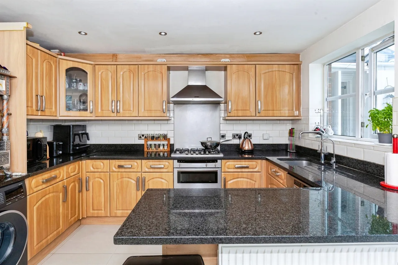 Ferrers Close, Slough, SL1, photo 2