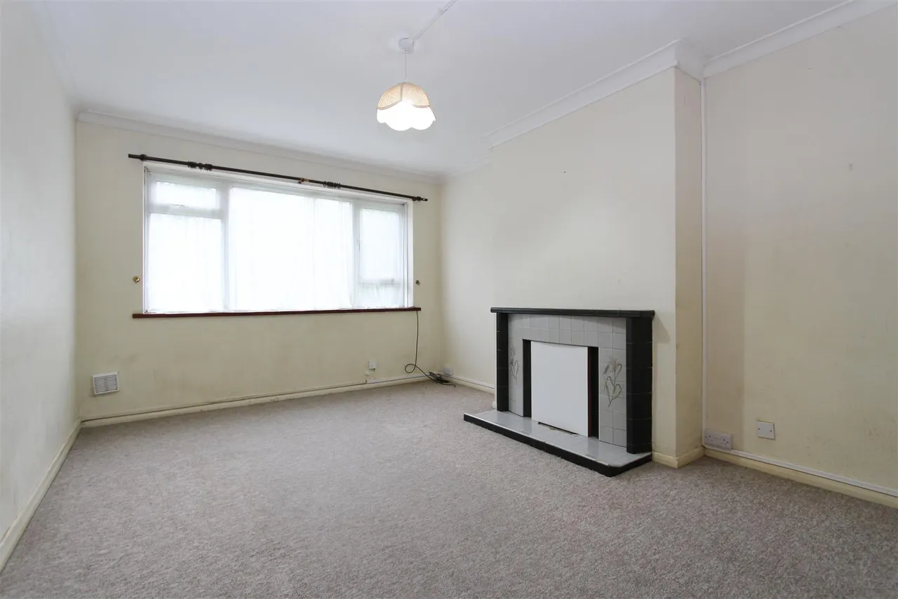 Long Lane, Hillingdon, UB10 9PE, photo 2