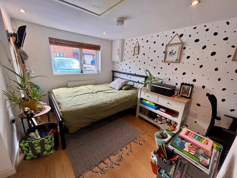 Forest Close, Tf5 Ola, photo 5