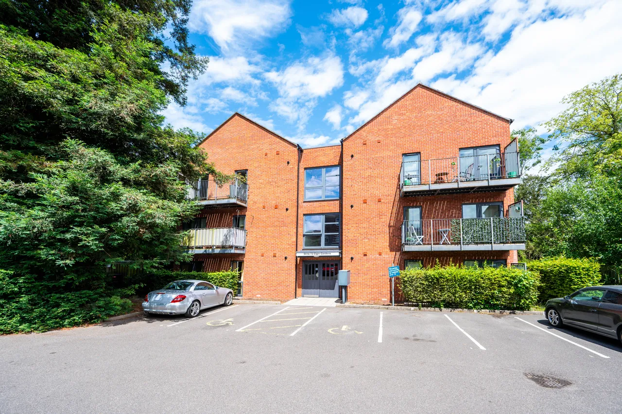 2 bed flat for sale — 70 Elgin Gardens, Guildford