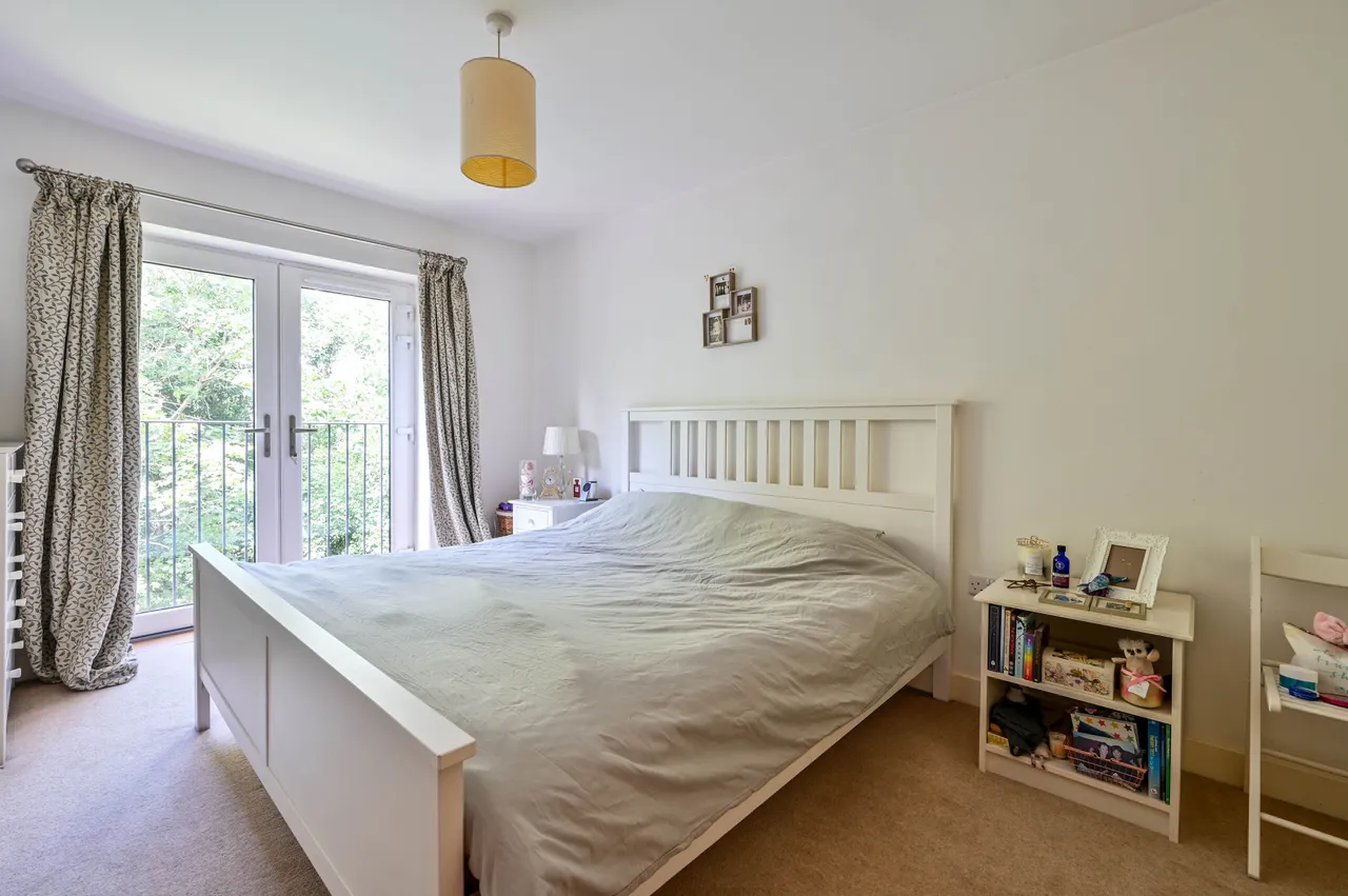 70 Elgin Gardens, Guildford, photo 4