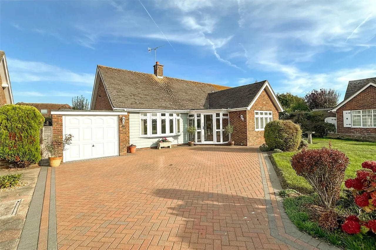 2 bed house for sale, Rustington, Littlehampton, BN16