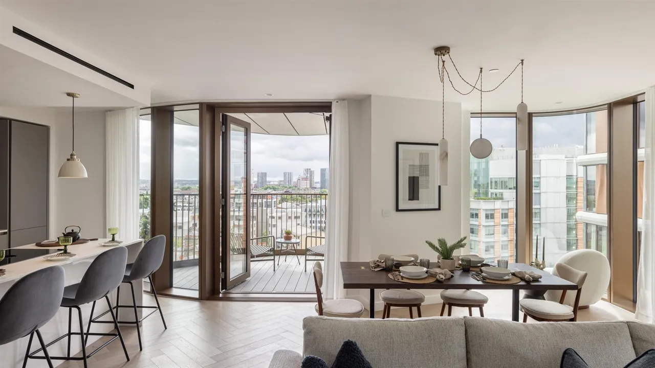 3 bed flat for sale — Triptych Place, London, SE1 9RD